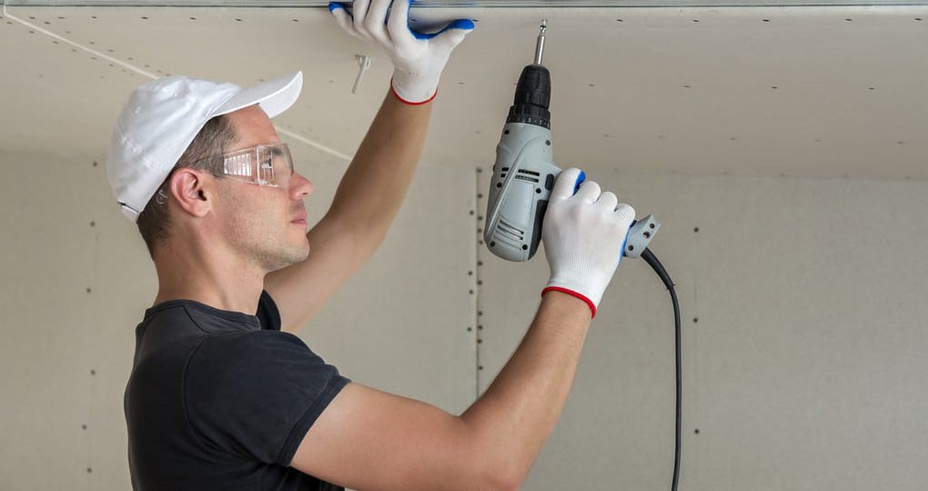 Emparrillados tee en Panamá: moderniza tus cielos rasos con facilidad